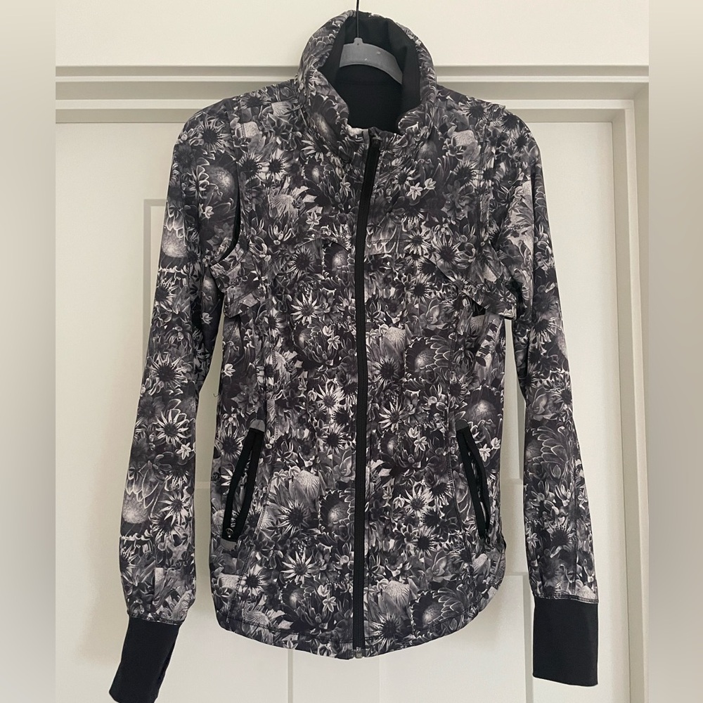 Lululemon track jacket - Picture 9 of 9